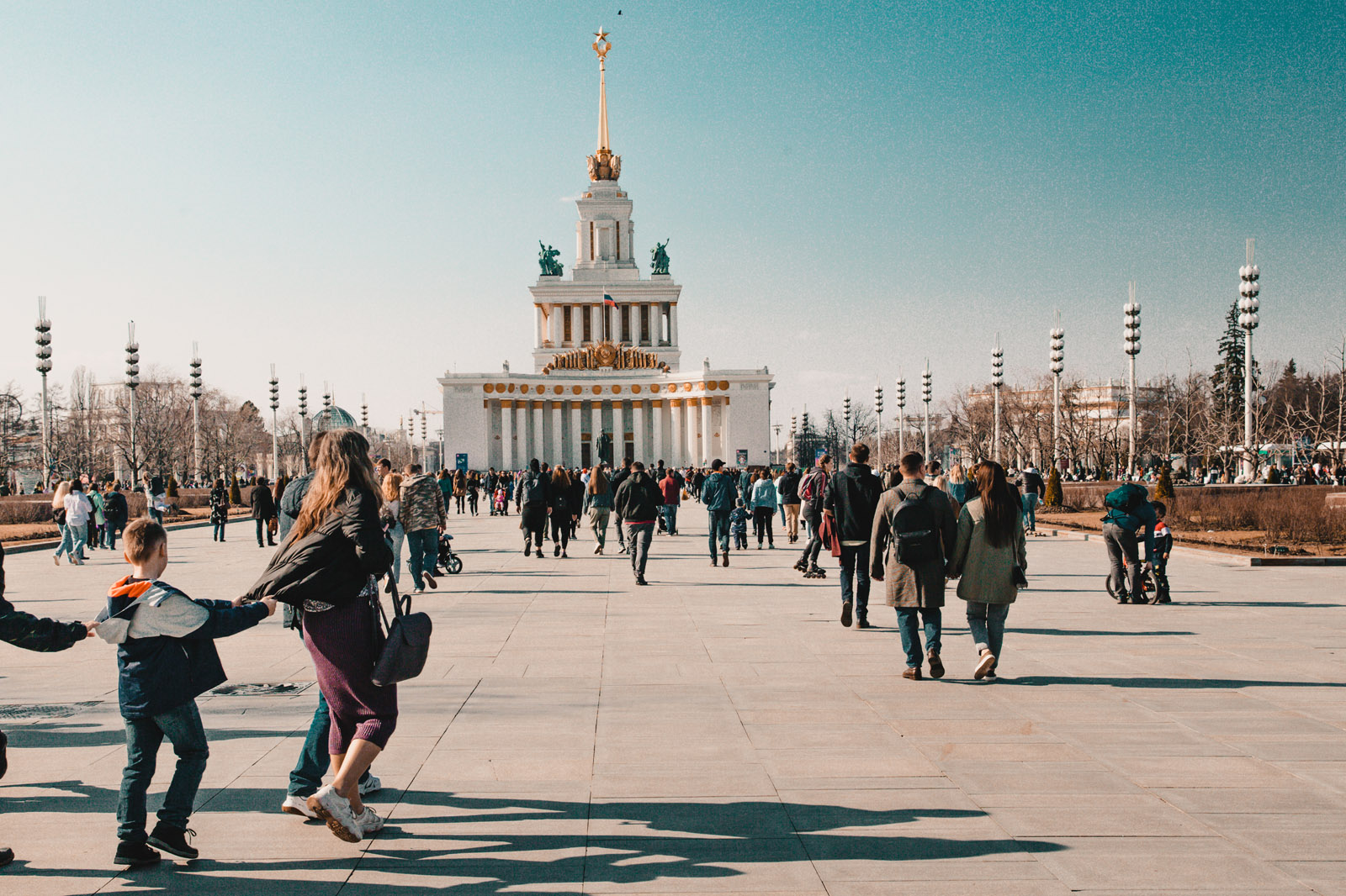 Вднх движение первых. ВДНХ экскурсии. ВДНХ прогулка. Экскурсия по ВДНХ. ВДНХ Экскурсионная.