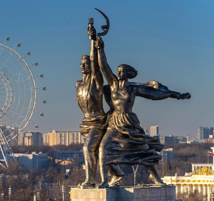 Выставка в рабочем и колхознице в москве